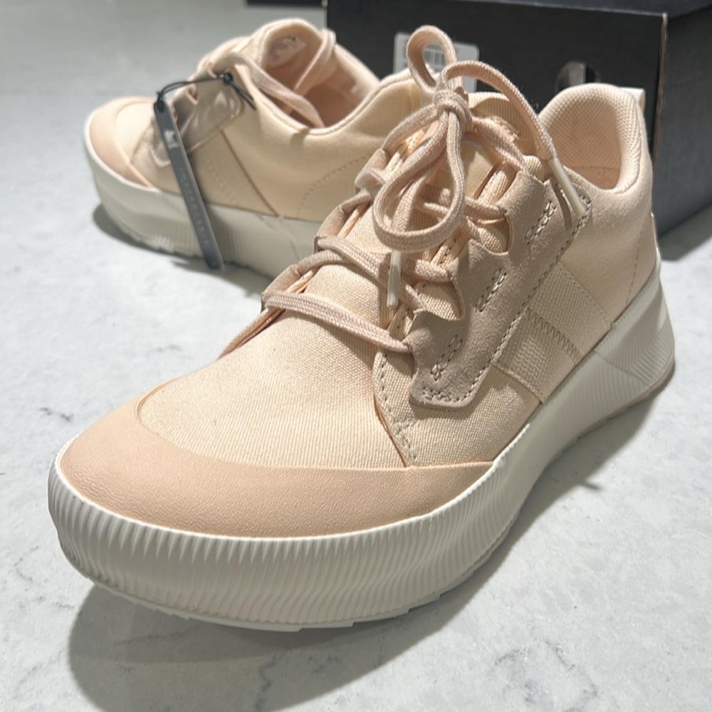 Sorel NIB/NWT 8.5 Out N About III waterproof low sneaker, white peach/chalk,…